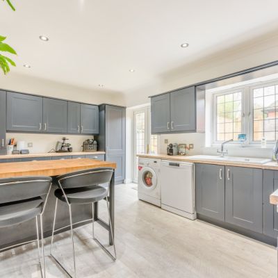 Kitchen/B'fast Room