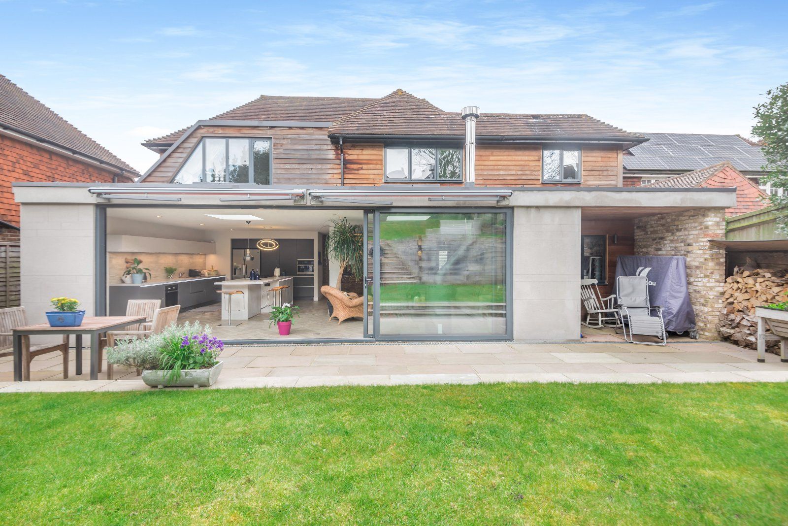 16 Pewley Way