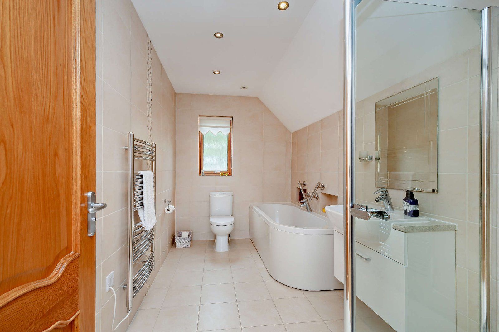 Bath & Shower Room