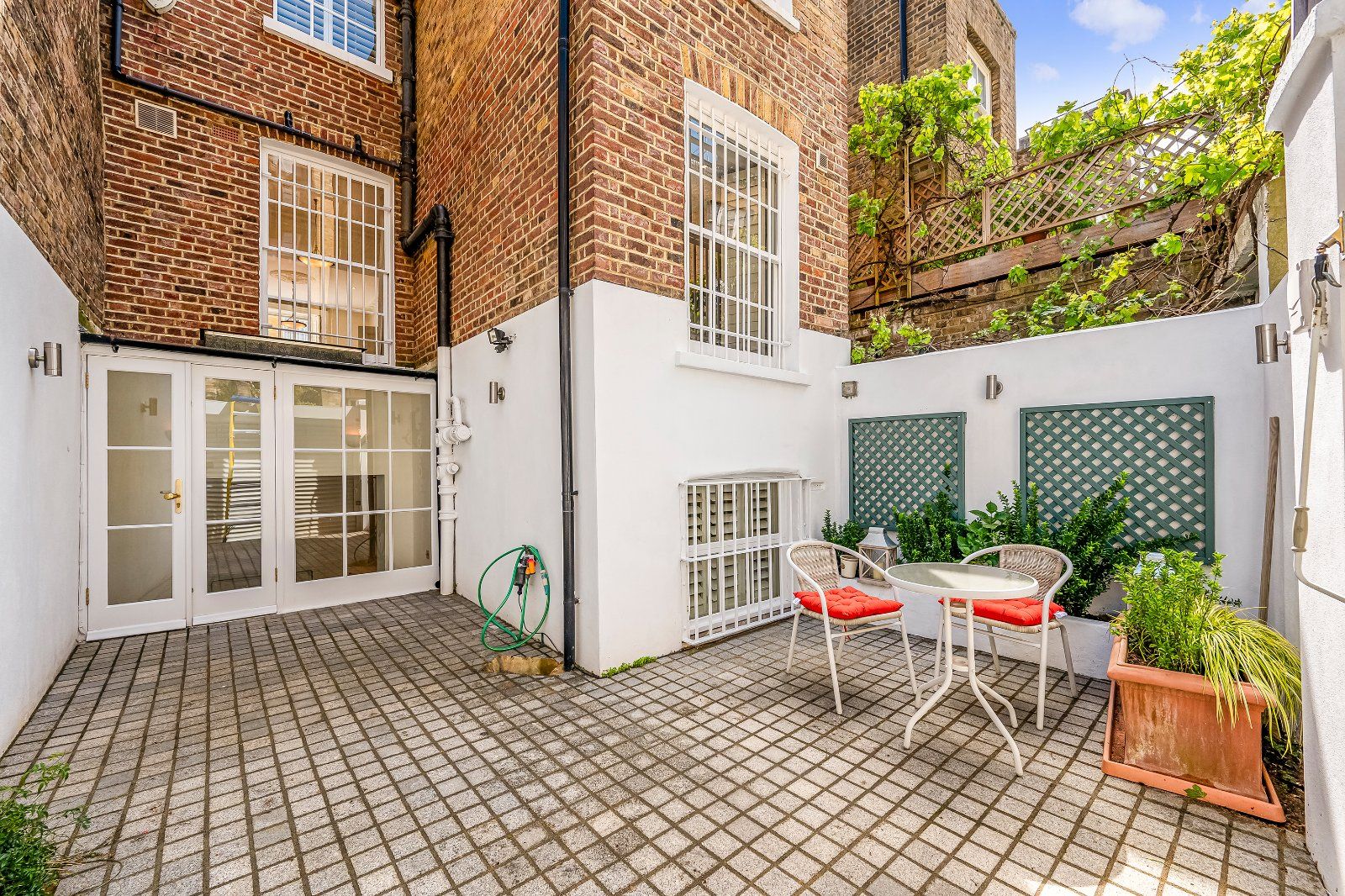 Garden/Off St Pkng