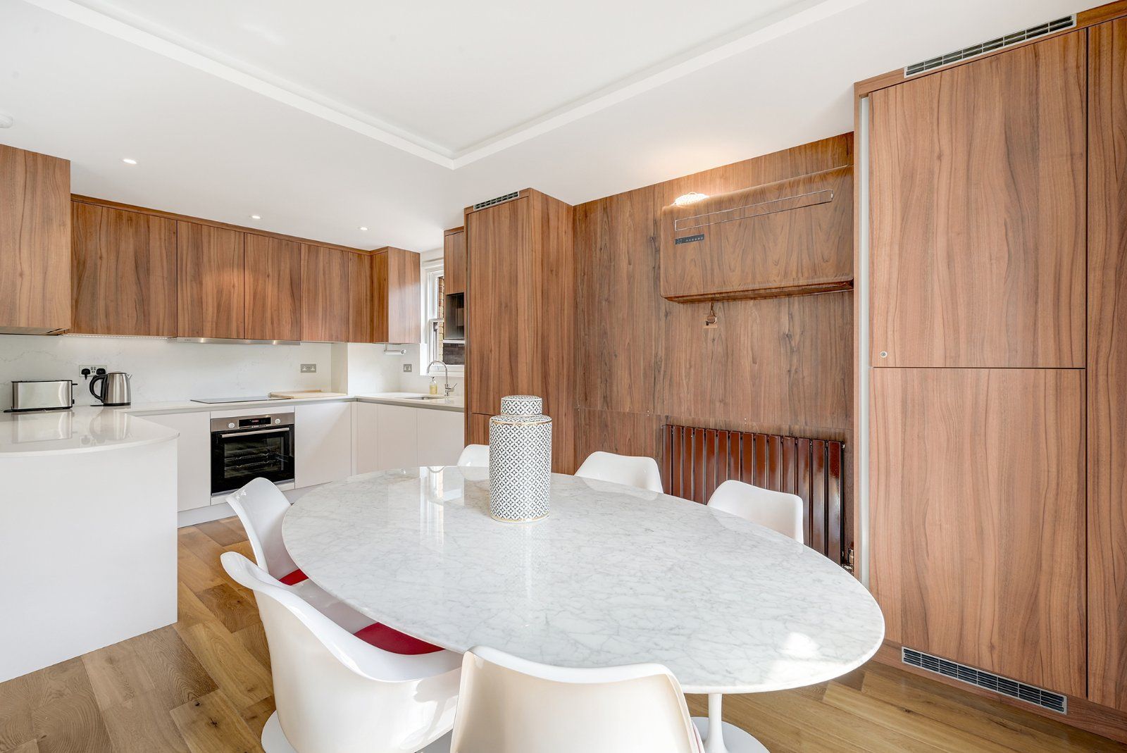 Kitchen/ Dining Area