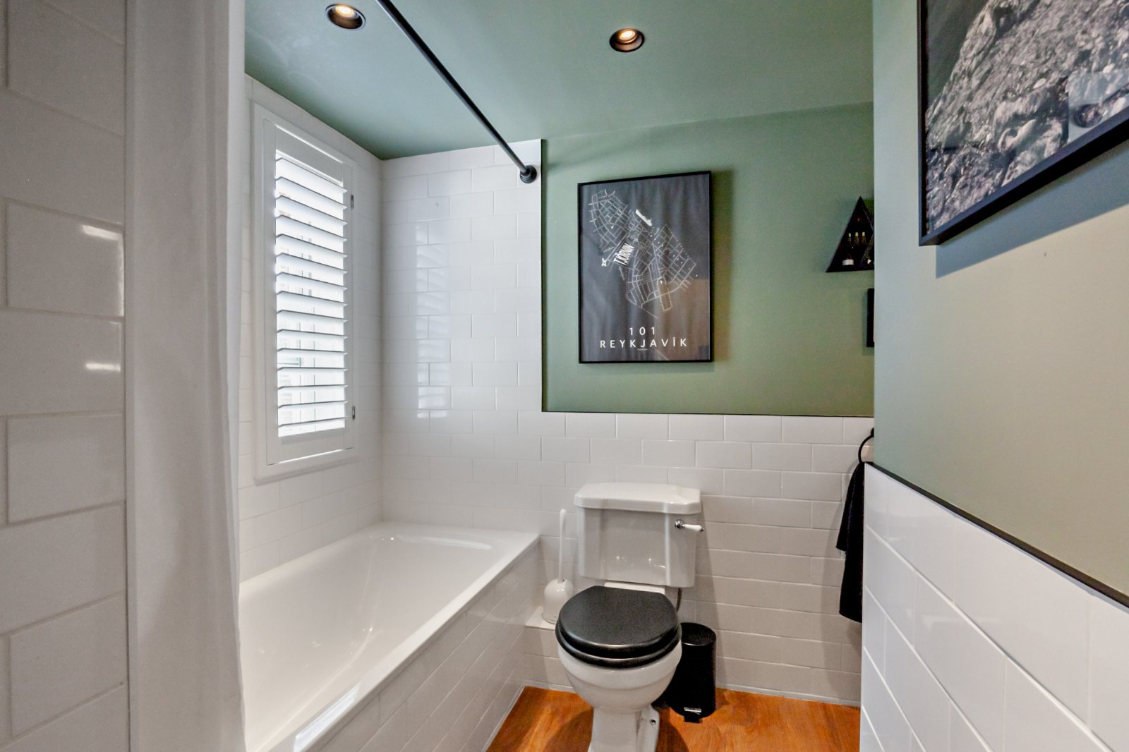 Family Bathroom 1