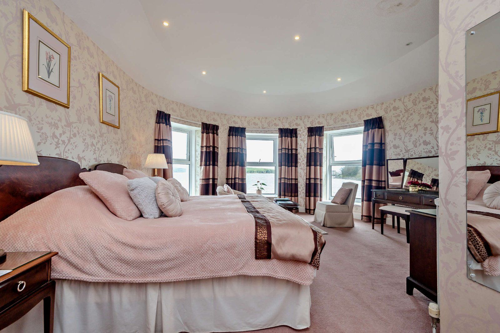 Feature Bay Window