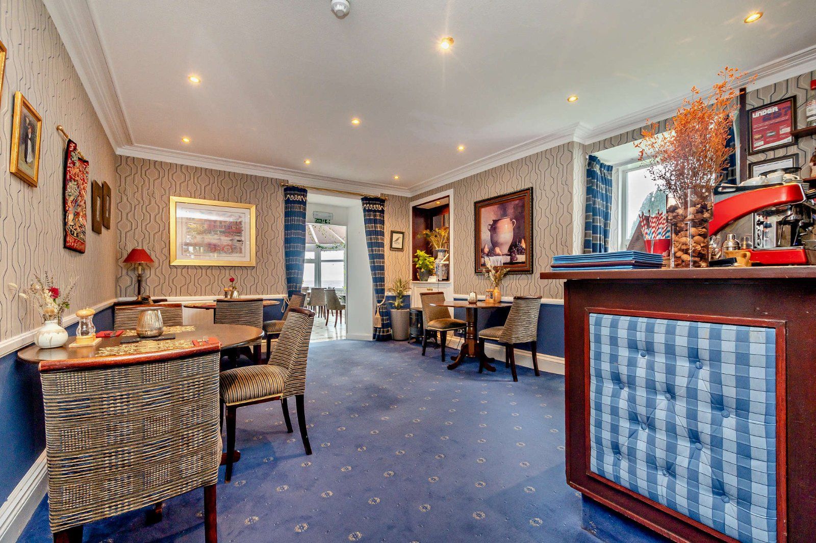 Lounge Bar
