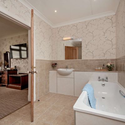 Large Ensuites