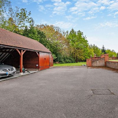 Garage/Carport