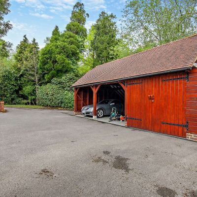Garage/Carport