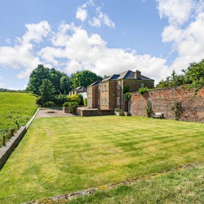 Lawned Gardens