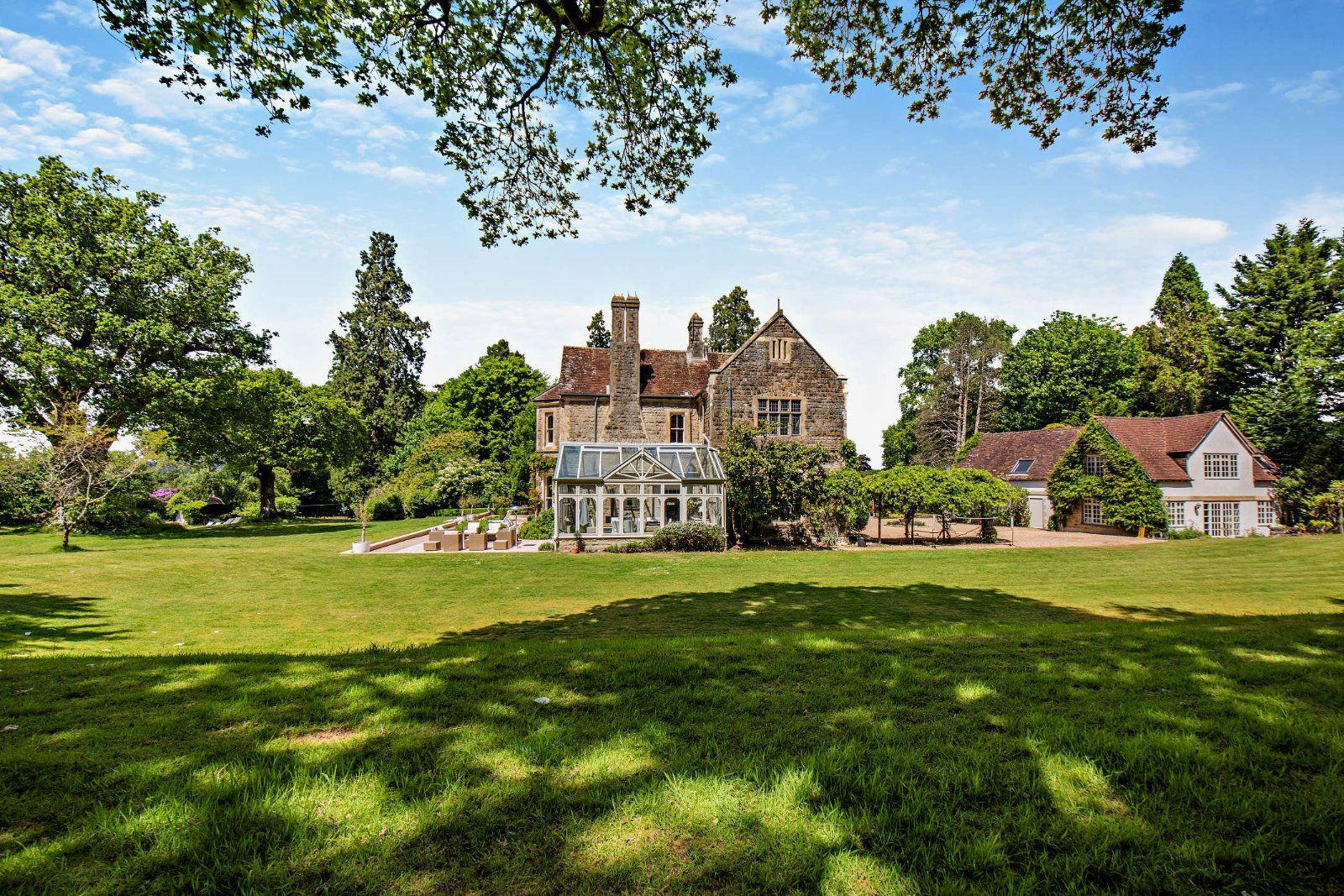 House & Cottage