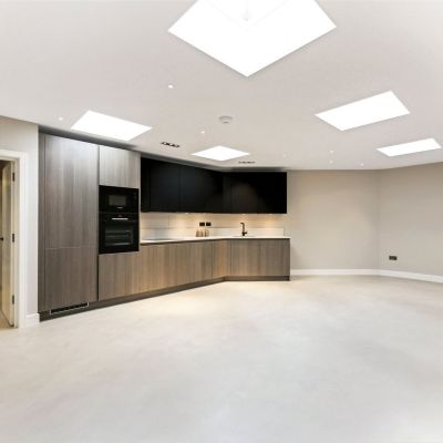 Kitchen / Reception