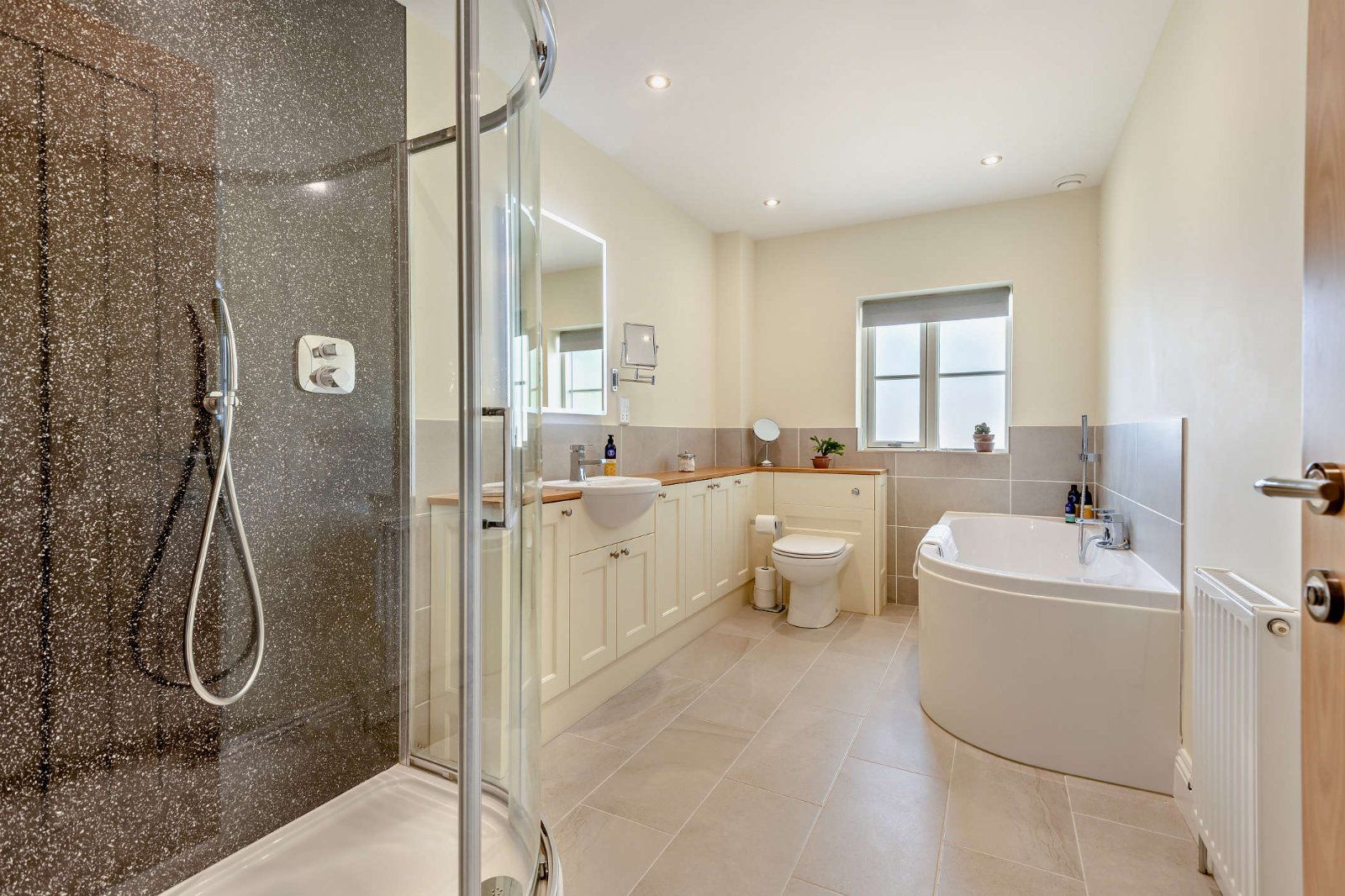 En-Suite Bathroom