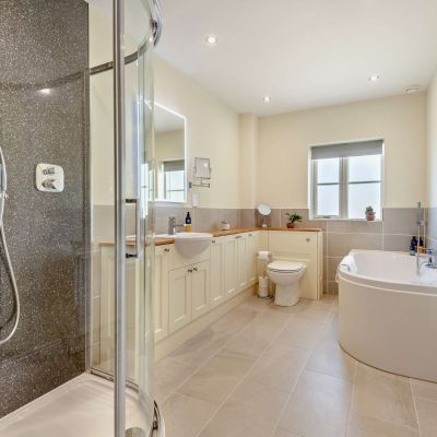 En-Suite Bathroom