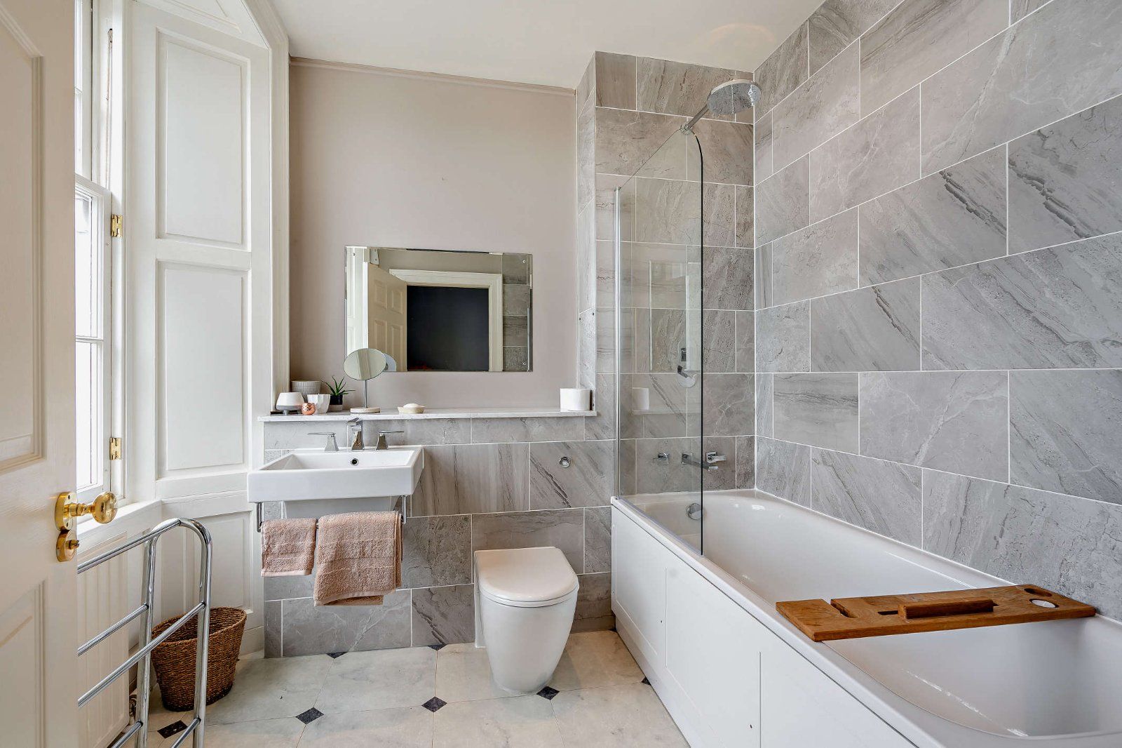 Upper Ensuite