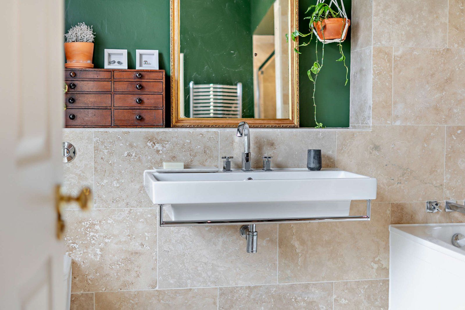 Ensuite