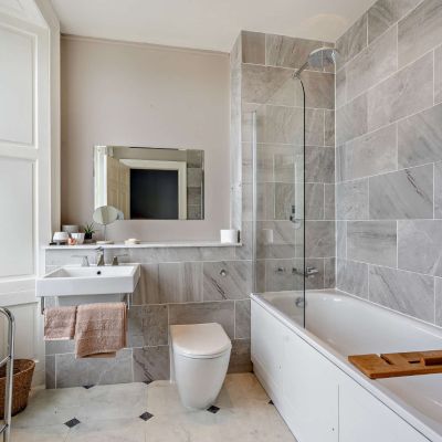 Upper Ensuite