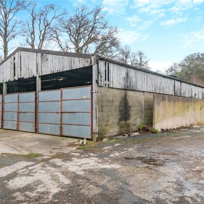 Outbuilding/Stables