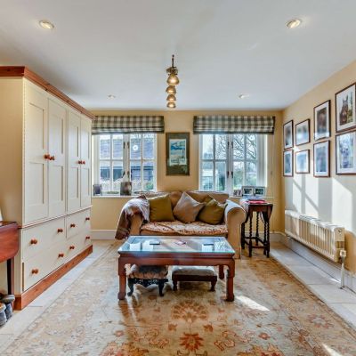 Kitchen Seating Area