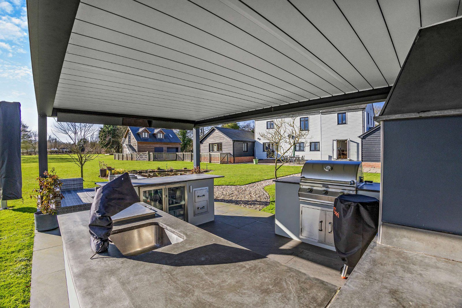 Outdoor Kitchen