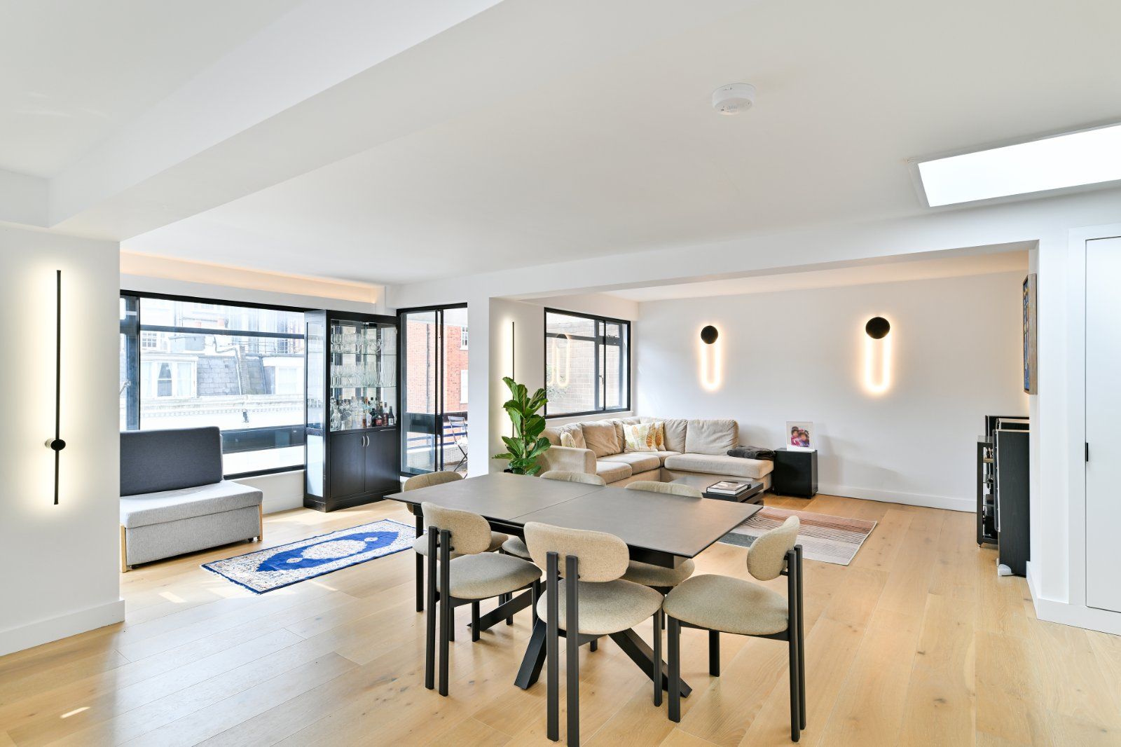 Dining Onto Terraces