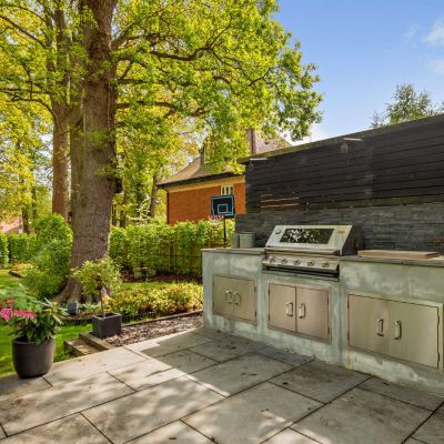 Outdoor Kitchen