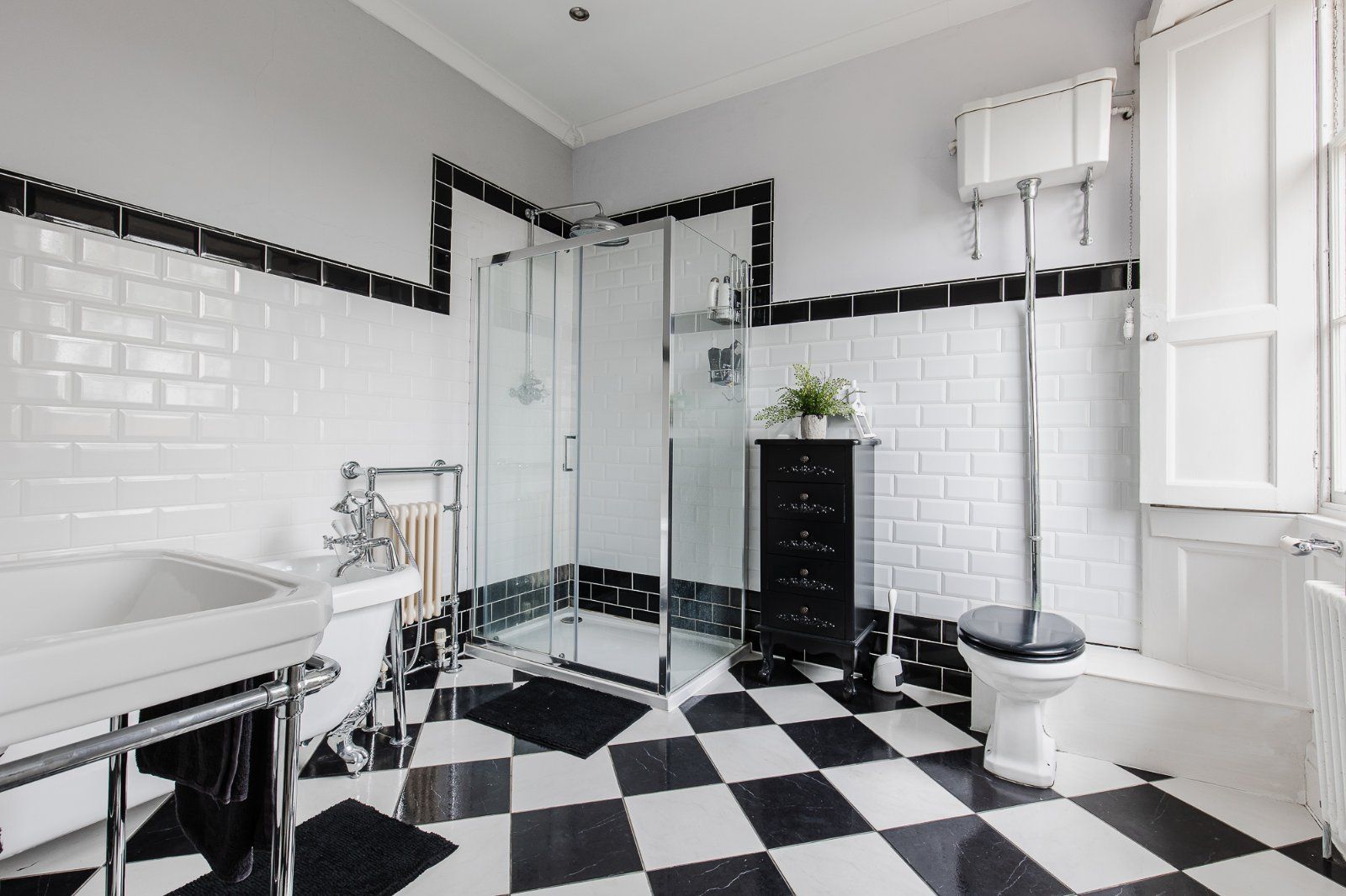 Bath & Shower Room