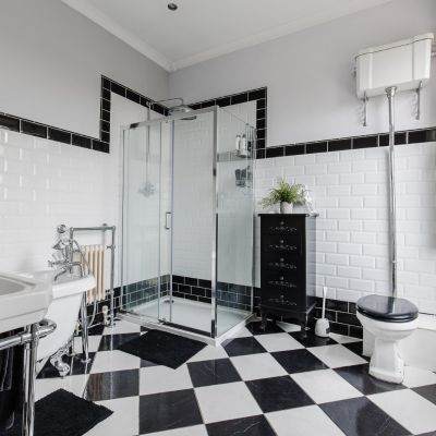 Bath & Shower Room