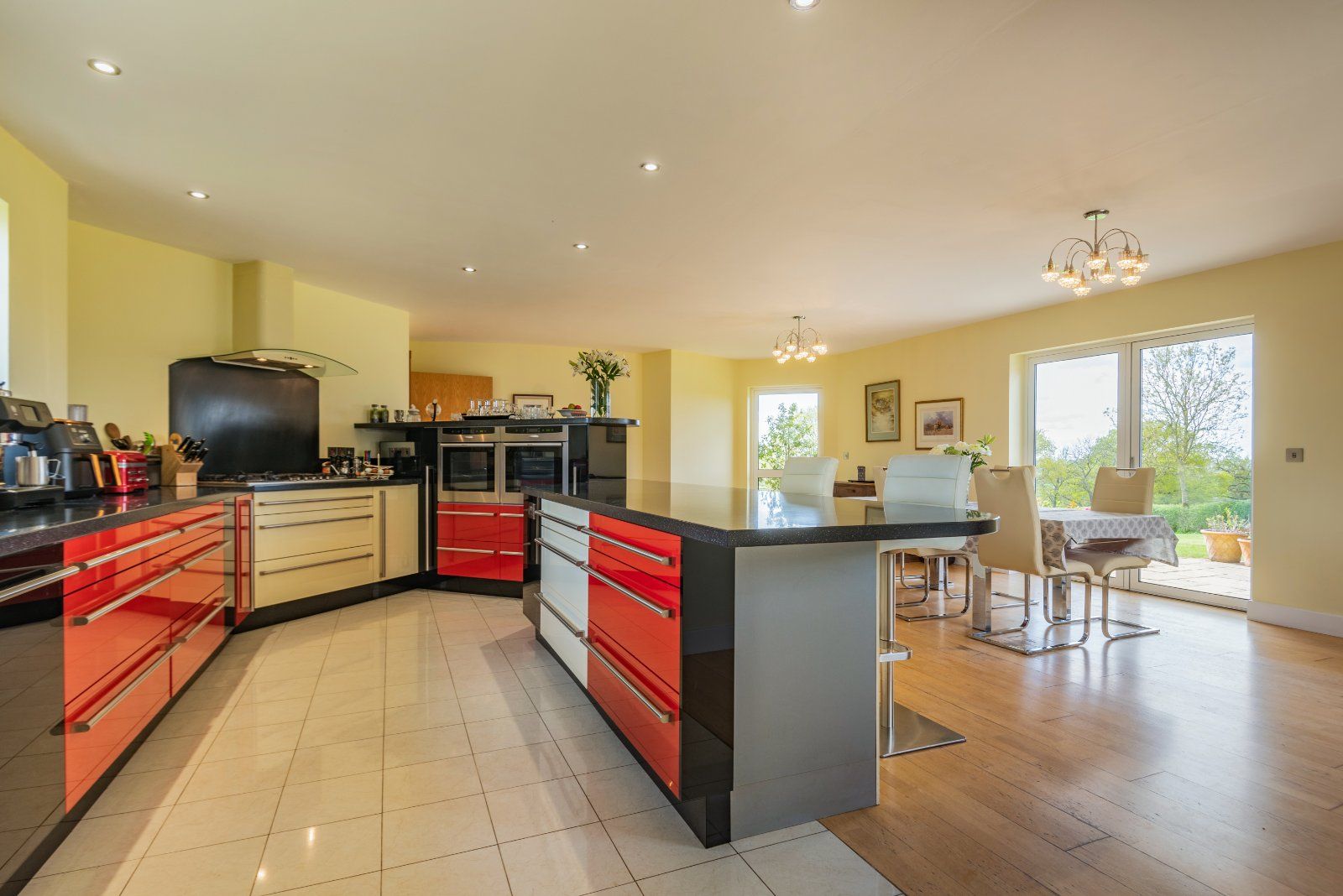 Kitchen/B'fast Room