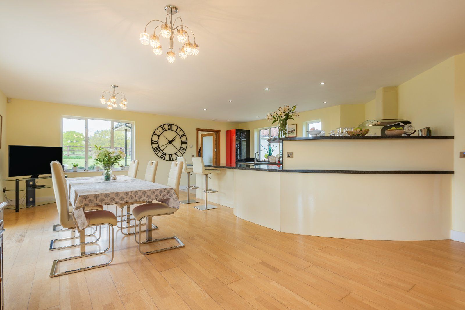 Kitchen/B'fast Room