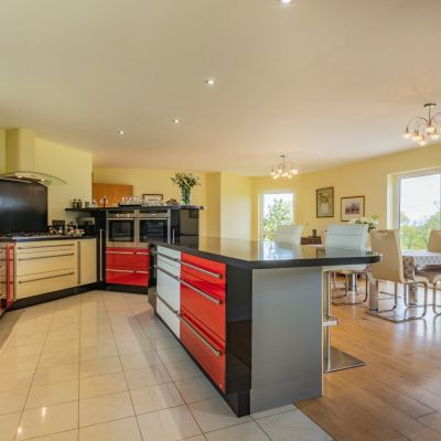 Kitchen/B'fast Room