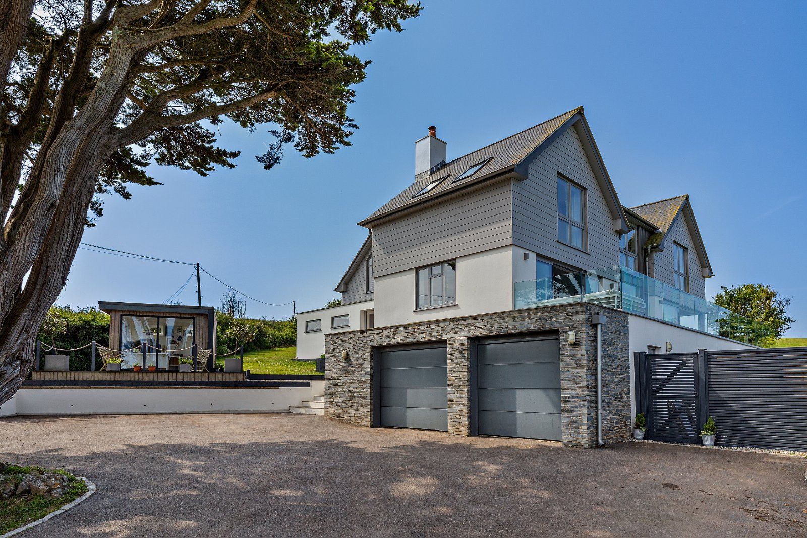 Driveway & Garaging