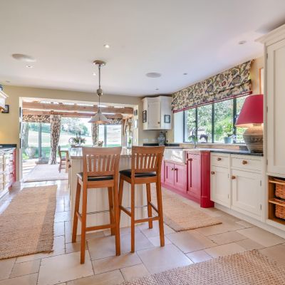 Kitchen/B'fast Room