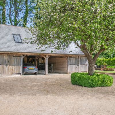 Garages/Carport