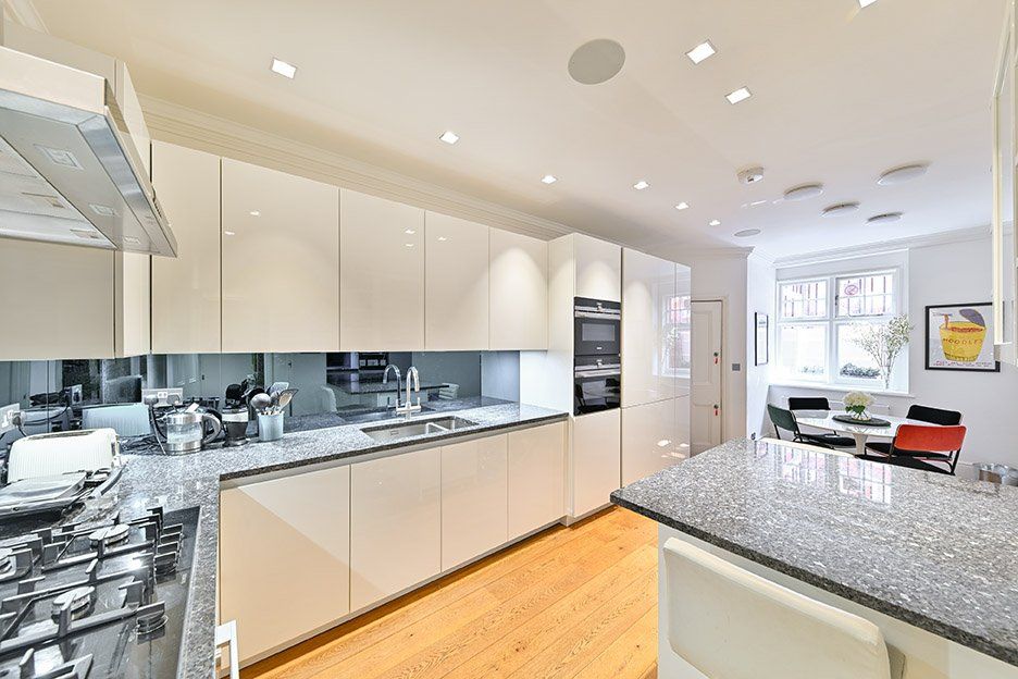 Kitchen / Dining