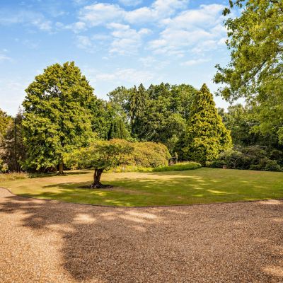 Front Drive & Garden