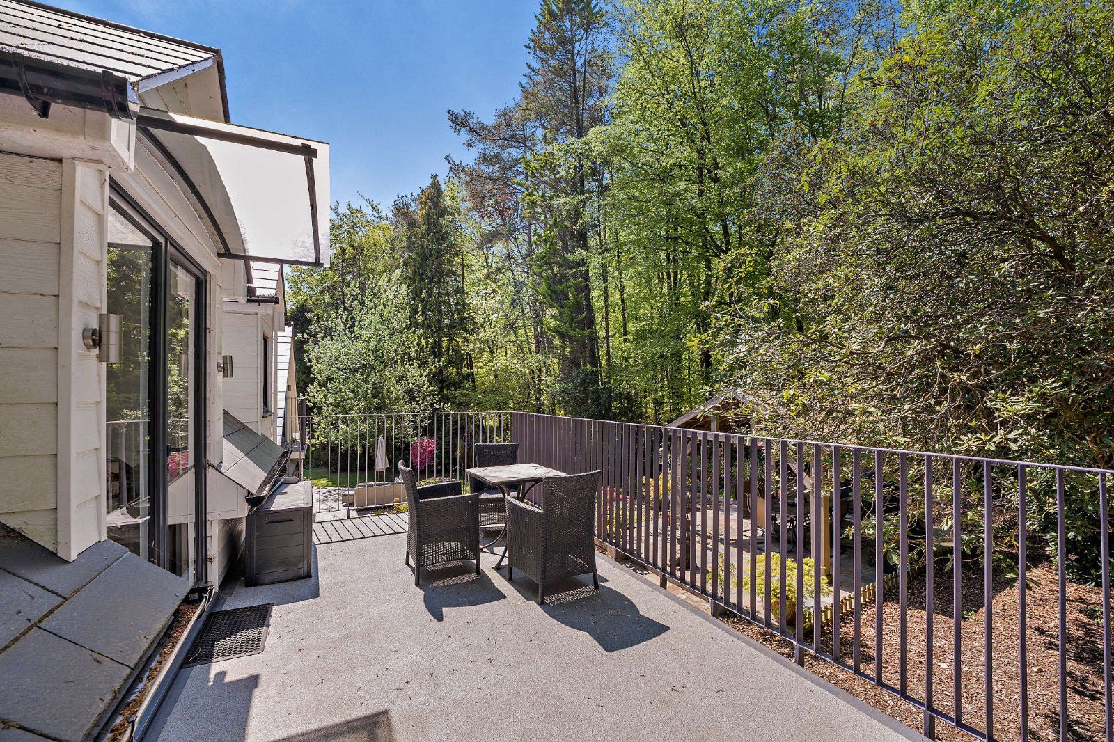 Side Balcony