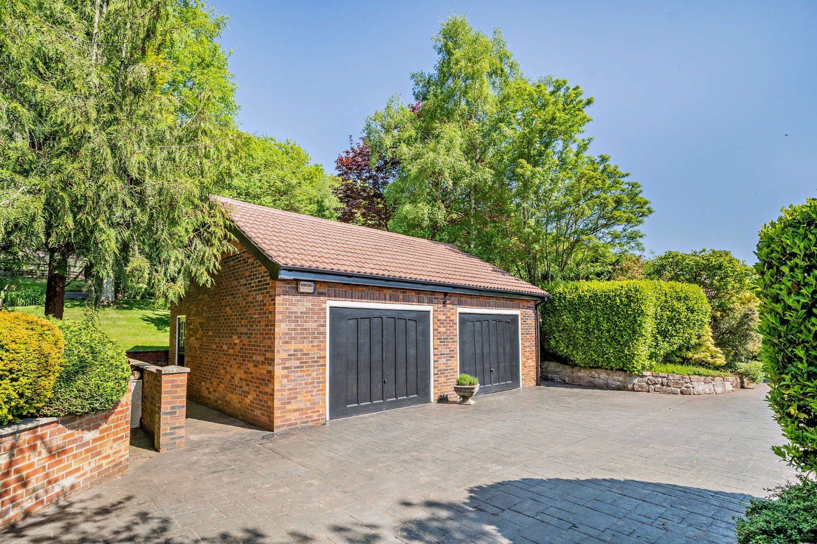 Detached Dbl Garage