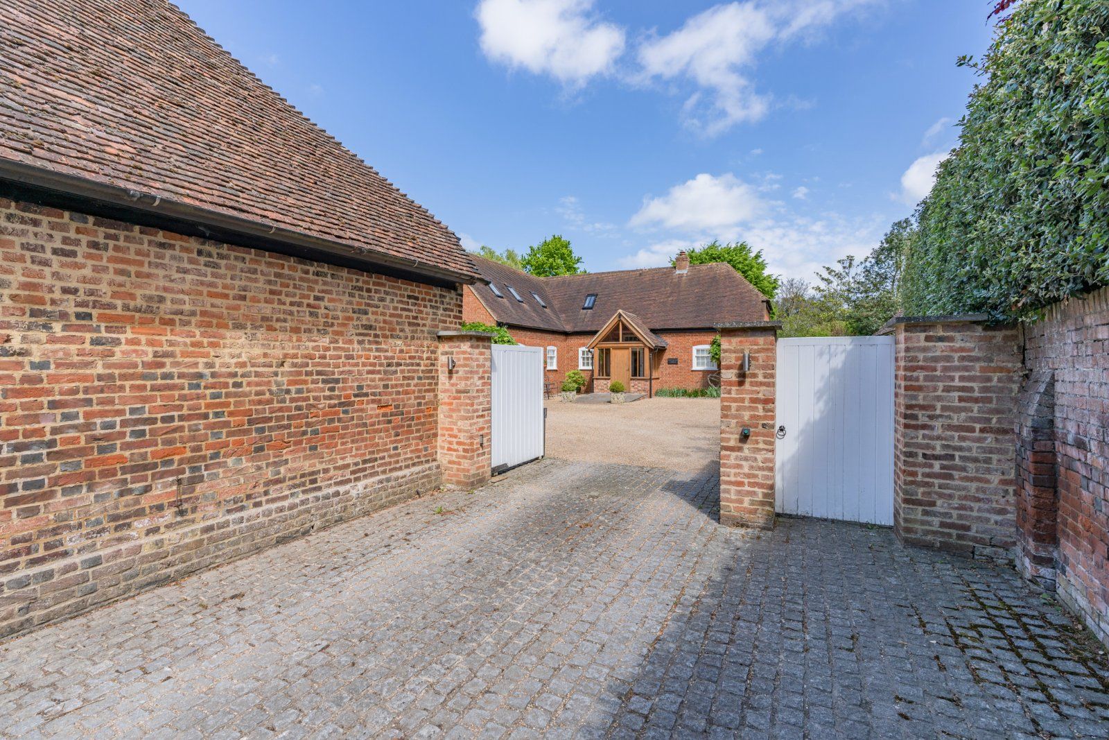 Entrance/Driveway