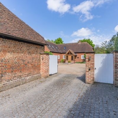 Entrance/Driveway