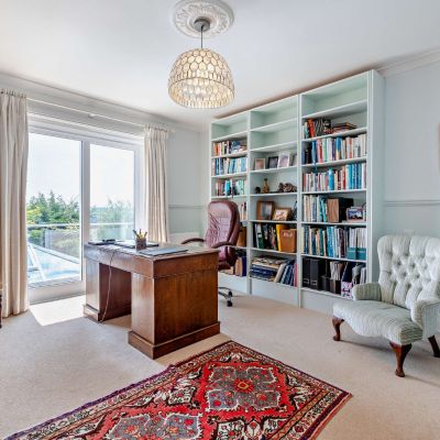 Bedroom / Study