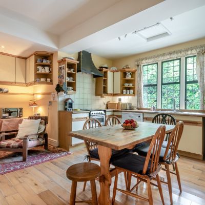 Kitchen/B'fast Room