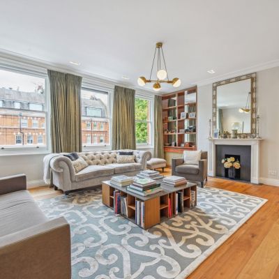 Lateral Apartment