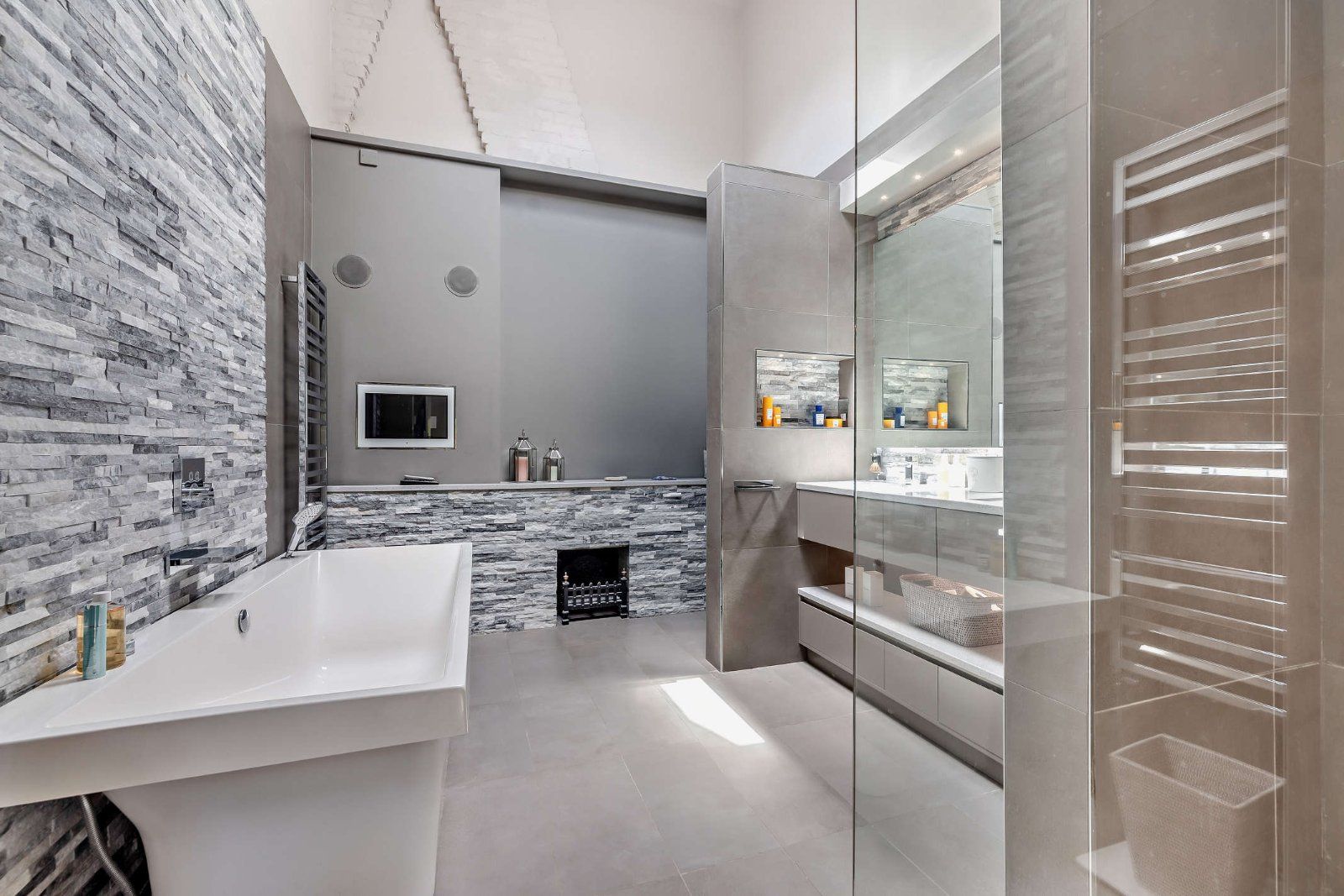 Principal Bathroom