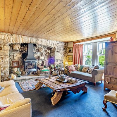 Lounge W/ Fireplace