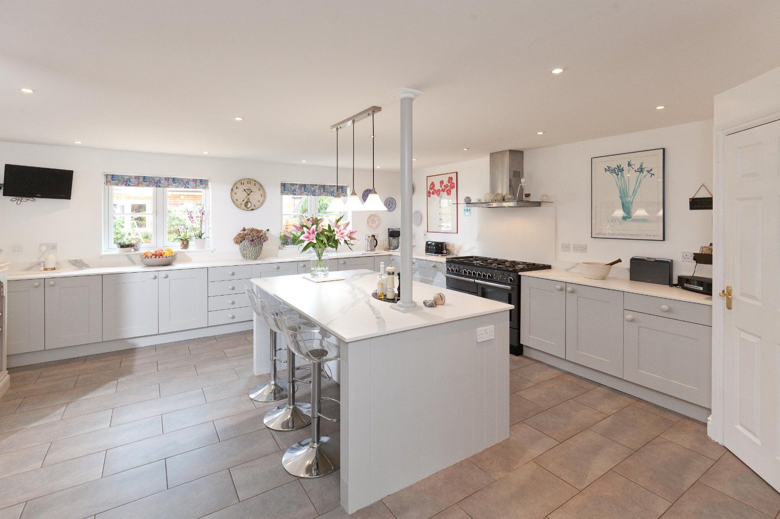 Kitchen/B'fast Room