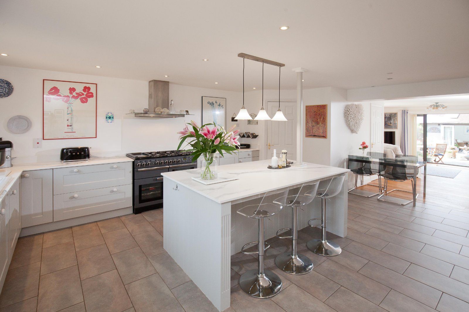Kitchen/B'fast Room