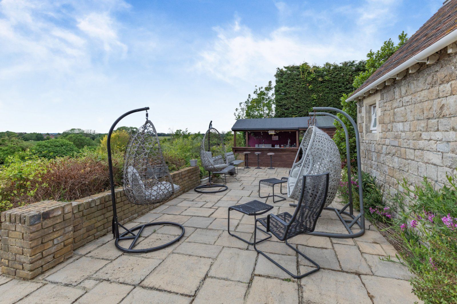 Terrace & Bar