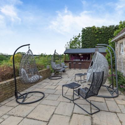 Terrace & Bar