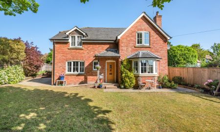 17 Lodge Hill Road