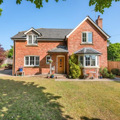 17 Lodge Hill Road