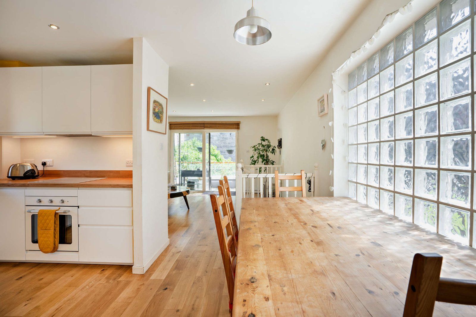 Airy & Light